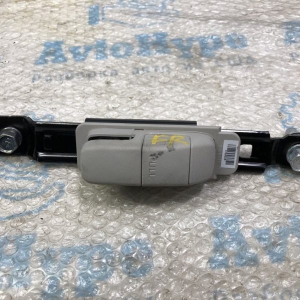 Фиксатор ремня безопасности вертикальный на стойке Nissan Sentra 13-19 правый