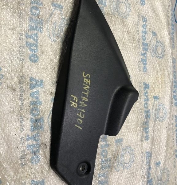 Накладка консоли центральной  Nissan Sentra 13-19 прав 689203sg0a