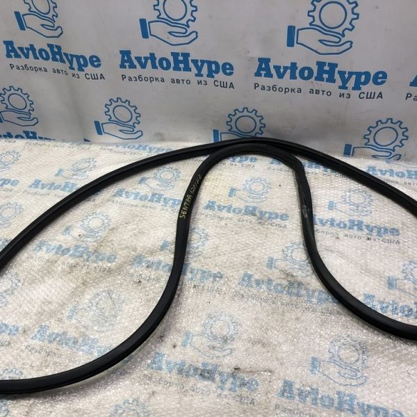 Уплотнитель двери перед прав Nissan Sentra 15-19 80830-4AF2A