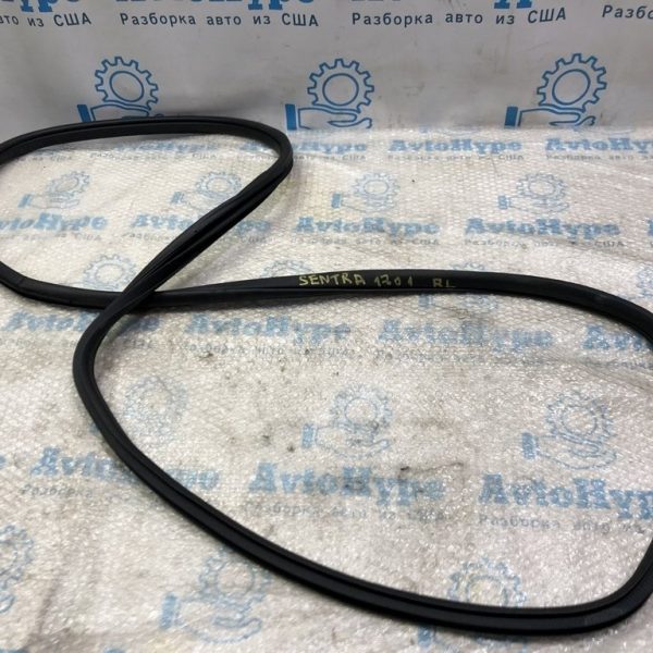 Уплотнитель дверного проема зад лев Nissan Sentra 13-19 76924-4AF1A