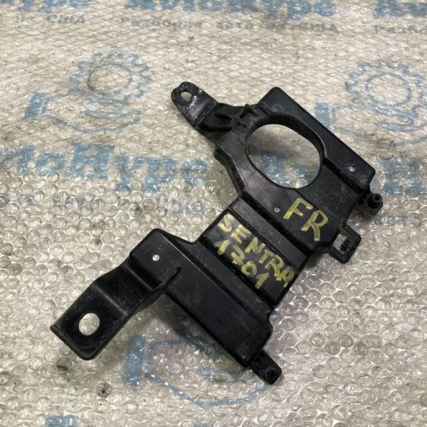 Крепление решетки радиатора прав Nissan Sentra 16-19 рест 623103YU0A-G3