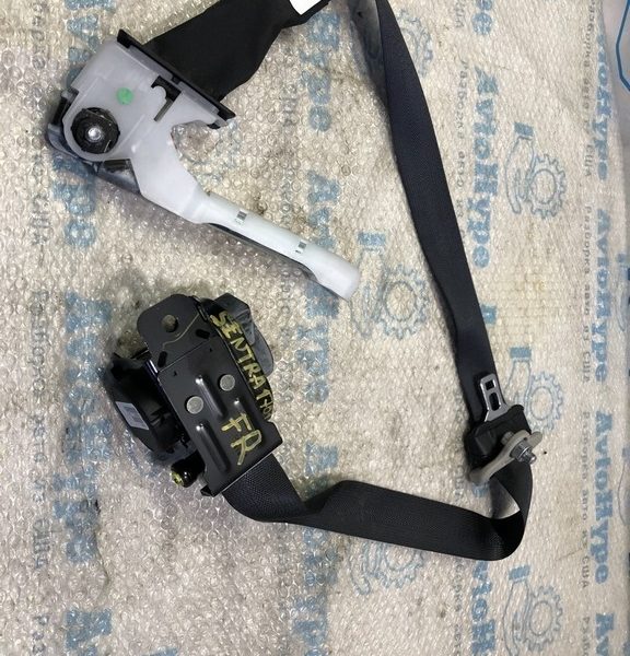 Пассажирский ремень безопасности Nissan Sentra 13-19 черный 86884-3RM8A