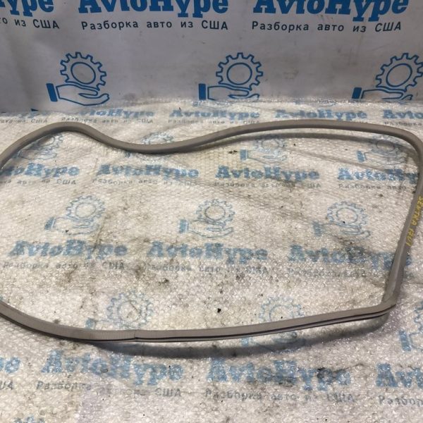 Уплотнитель люка серый Nissan Sentra 15-19