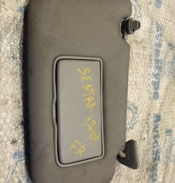 Козырек правый Nissan Sentra 13-19 серый 96400-3SG7A