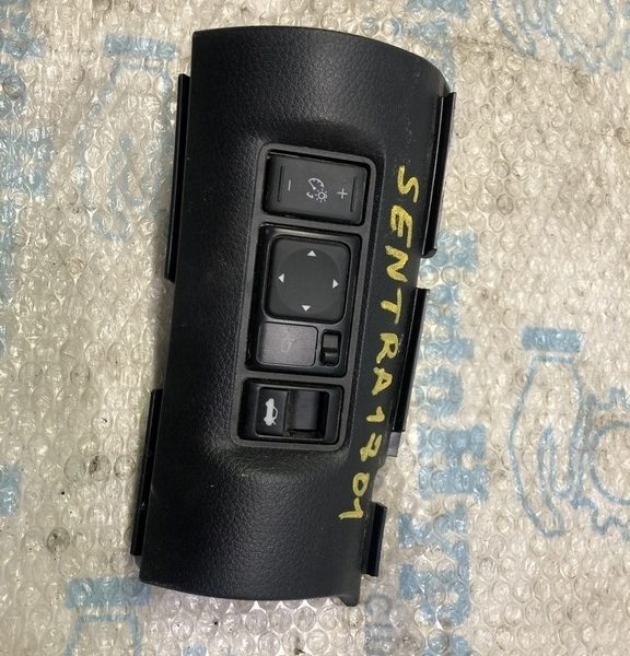 Кнопка открытия багажника (салонная) Nissan Sentra 13-19 25380-9Y000