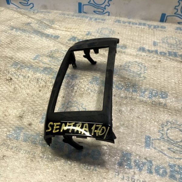 Накладка дисплея торпеды Nissan Sentra 13-19 682603YU0A