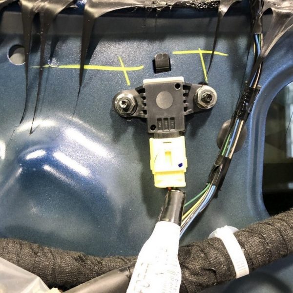 Датчик подушки безопасности дверь лев Nissan Sentra 13-19 98836-3TA6B