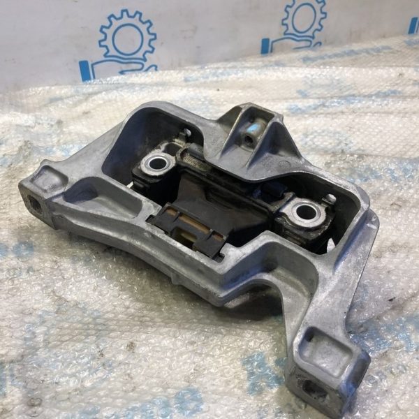 Подушка двигателя правая Infiniti QX30 17- a2462402517 112105DA0A