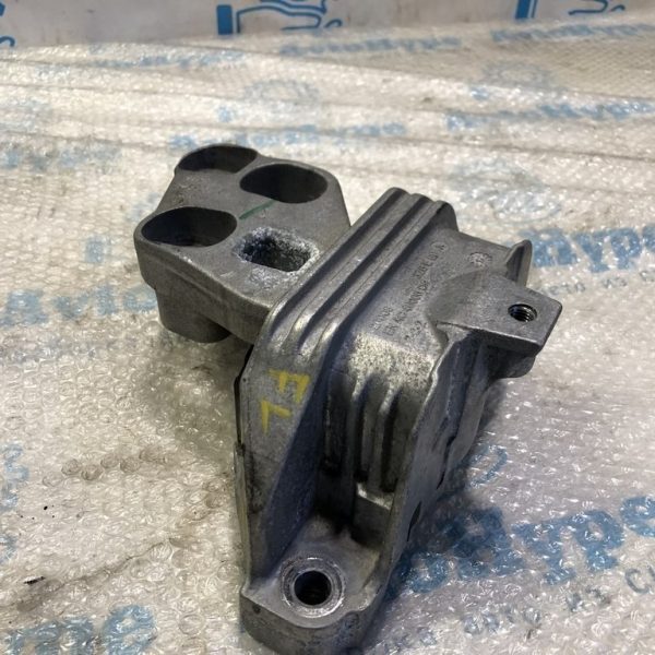 Подушка двигателя зад Infiniti QX30 17- 113605DA0A