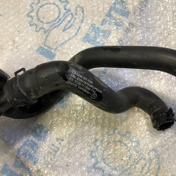 Патрубок на дополнительный насос системы охлаждения кпп первый короткий Infiniti QX30 17- A2465010458