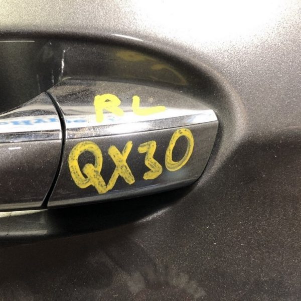 Заглушка внешней ручки зад лев Infiniti QX30 17- 82647-5DB4A