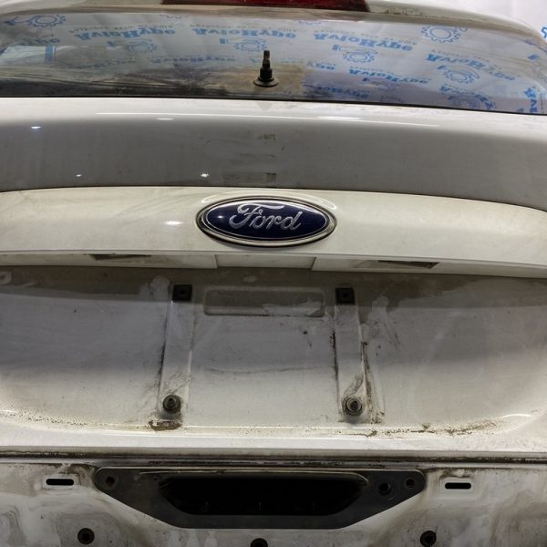 Молдинг двери багажника верх Ford Escape MK3 13-16 дорест без камеры белый (06) CJ5Z-13508-EPTM