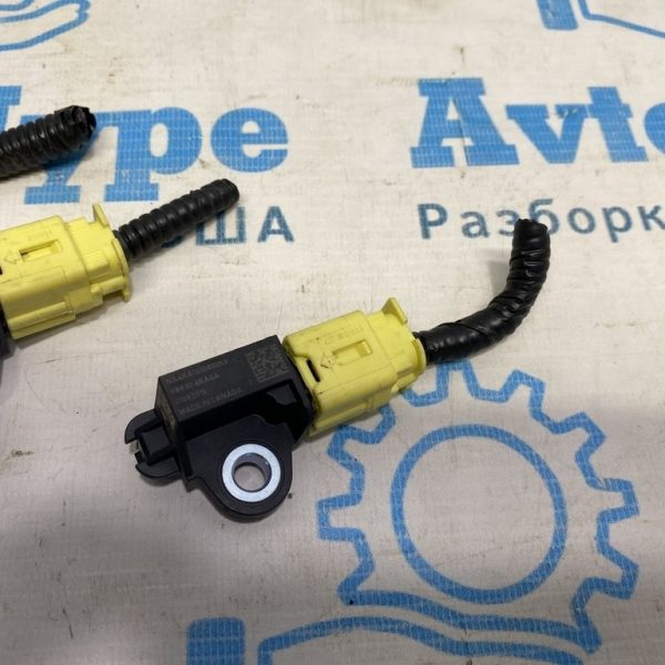 Датчик подушки безопасности задний прав Nissan Murano z52 15- 988304RA0A