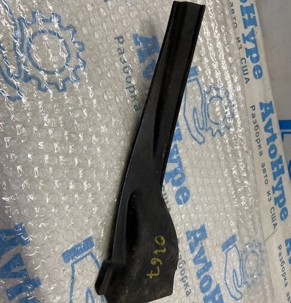 Уплотнитель решетки дворников прав Nissan Murano z52 15- 668945BC0A