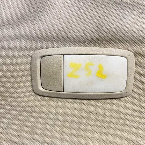 Подсветка салона прав в потолке Nissan Murano z52 15-