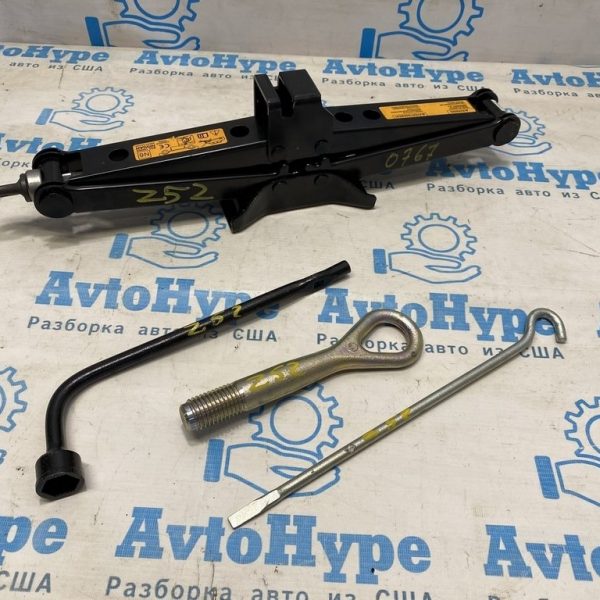 Инструмент-домкрат,крюк,балонник,вороток Nissan Murano z52 15- 849755AA0A