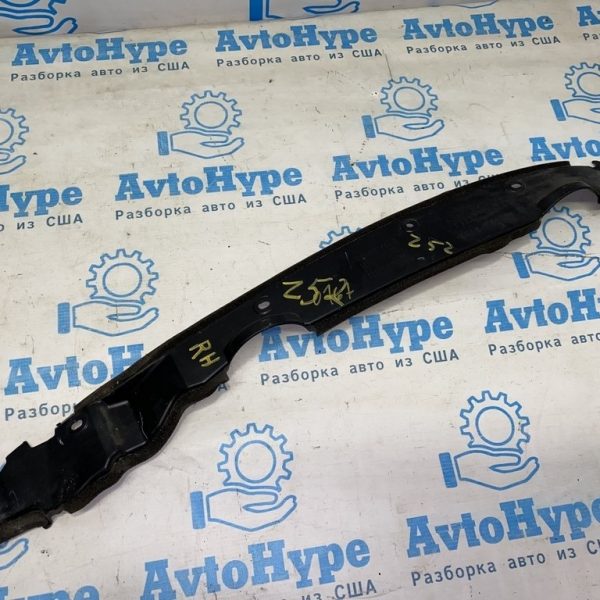 Уплотнитель крыла дверь-крыло прав Nissan Murano z52 15- 631325AA0A