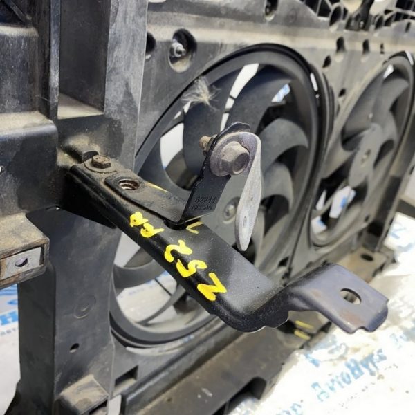 Кронштейн радиатора средний прав Nissan Murano z52 15-