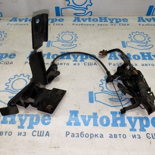 Кронштейн рычага открытия капота Nissan Murano z52 15- 65325-5AA0A