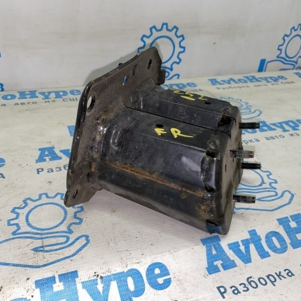 Клык усилителя переднего бампера лев Nissan Murano z52 15- 622115AA0A