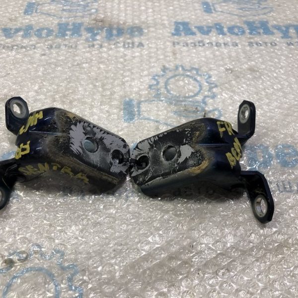 Петля двери верхняя перед прав Nissan Sentra 15-19 82421-4P00A