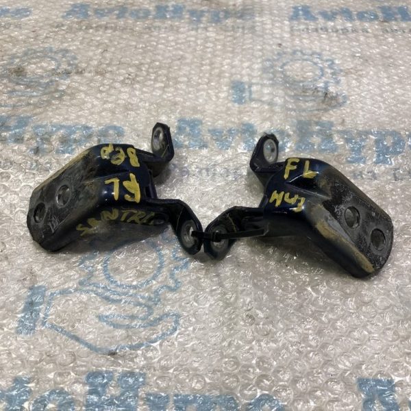 Петля двери верхняя перед лев Nissan Sentra 15-19 82420-4P00A