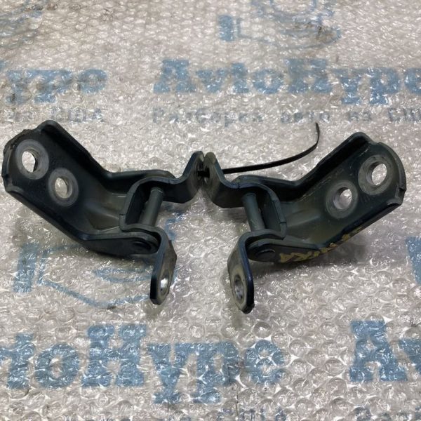 Петля двери нижняя перед лев Nissan Sentra 15-19 82421-4P00A