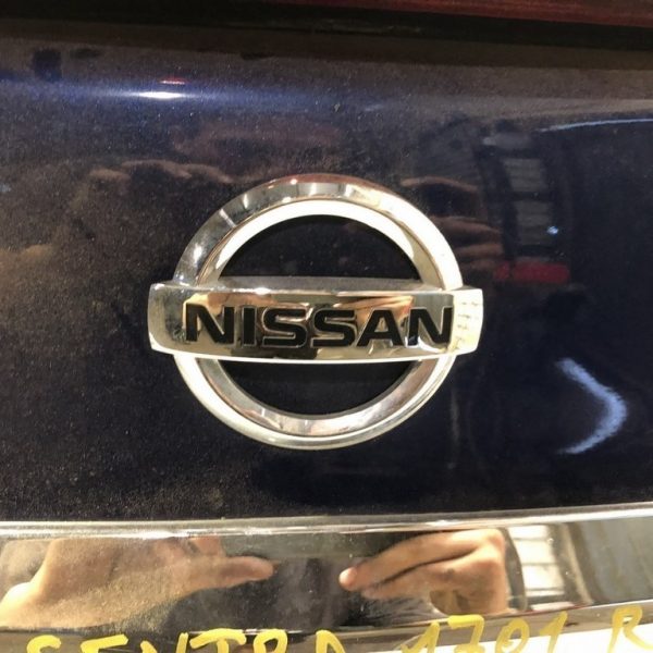 Эмблема Nissan крышки багажника Nissan Sentra 13-19 84890-3RA0A