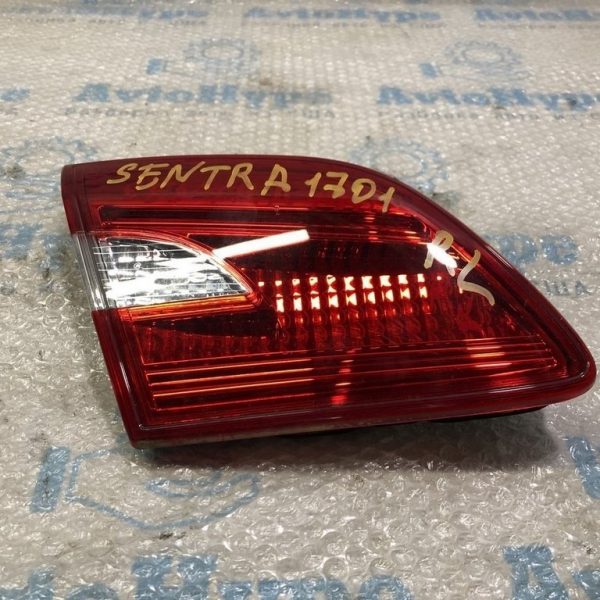 Фонарь внутренний (крышка багажника) левый Nissan Sentra 16-19 рест 26555-3YU5A