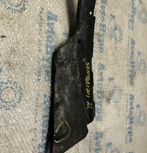 Подкрылок задний левый Nissan Sentra 13-19 (01) небольшой деф. 78819-3sg0a