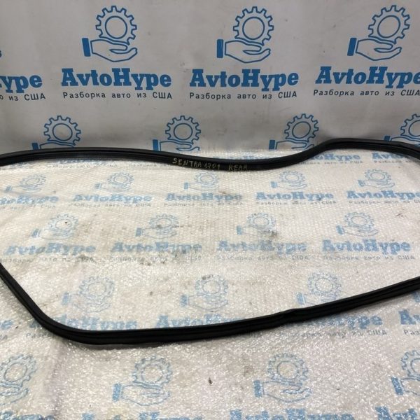 Уплотнитель (резина) двери багажника Nissan Sentra 13-19 84830-3SG0A