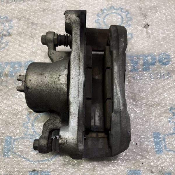 Суппорт перед лев Nissan Sentra 13-19 1.6 41011-JN00A