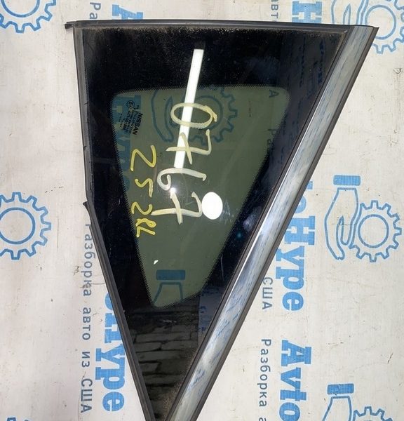 Форточка (глухое стекло) задняя левая Nissan Murano z52 15- (01) деф.резинки 833015AA0A