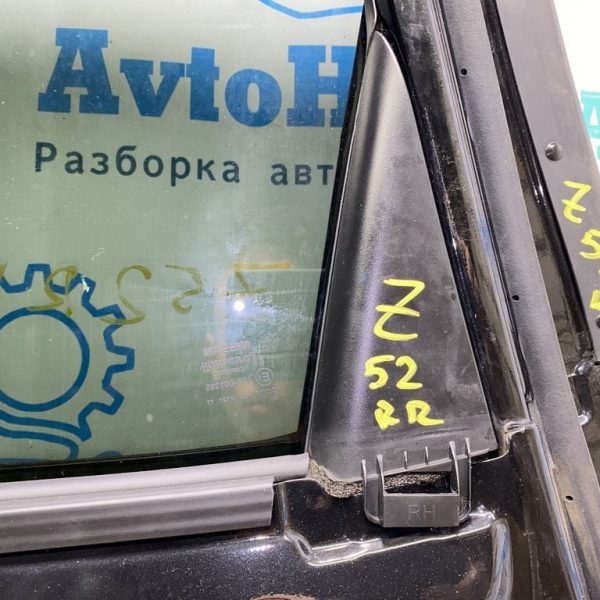 Накладка двери боковая зад прав Nissan Murano z52 15- зад треугольник внутренний