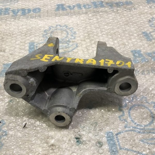 Молдинг дверь-стекло центральный перед прав Nissan Murano z52 15- 808205BC0A