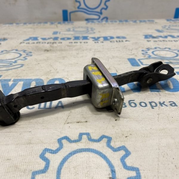 Ограничитель двери зад лев Nissan Murano z52 15- 82430-5AA0A