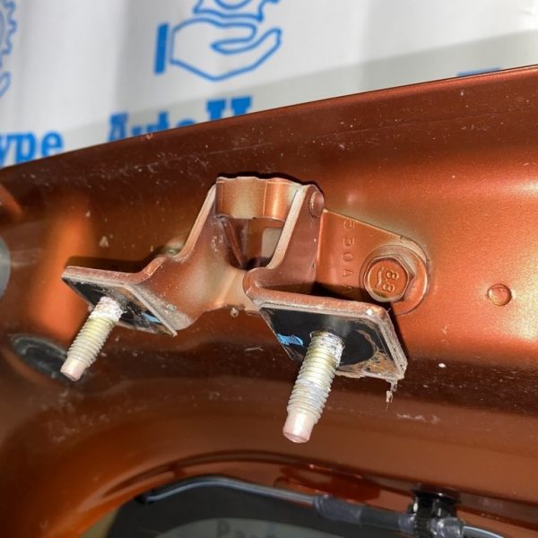 Петля двери багажника правая Jeep Compass 11-16 4589530AA