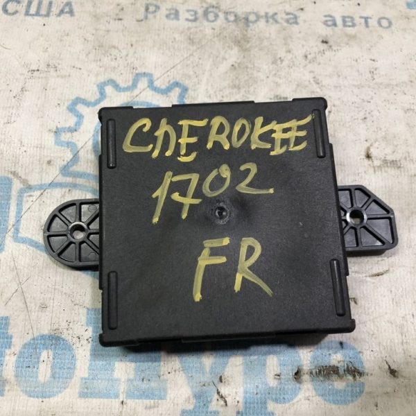 Компьютер двери перед прав Jeep Cherokee KL 14- (02) 68111320AG