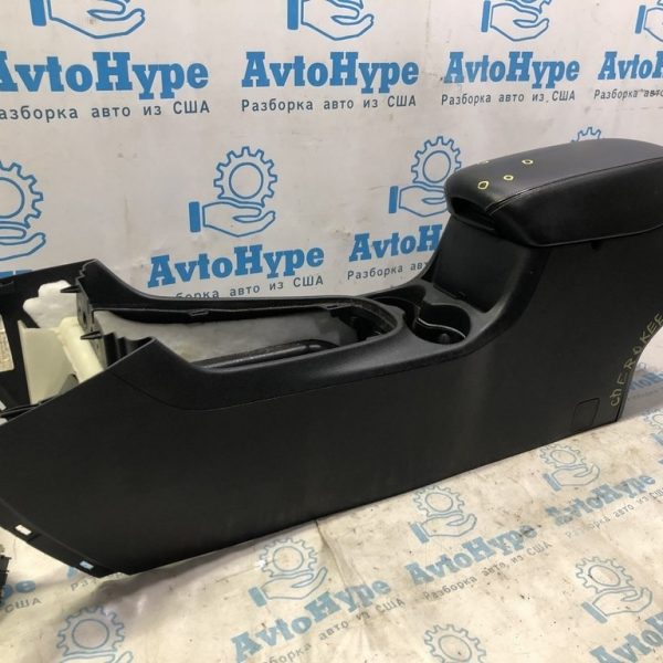 Консоль центральная (подлокотник и подстаканники) Jeep Cherokee KL 14-18 дорест черн (02) деф. 5SF14DX9AC