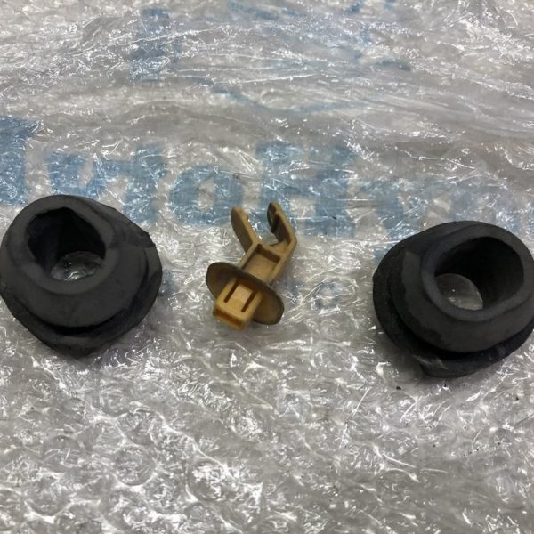 Резиновые крепления радиаторов Ford C-max MK2 13-18 3m5h8125ac