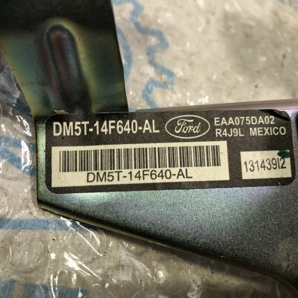 Кронштейн усилителя аудио Ford C-max MK2 13- DM5T-14F640-AL