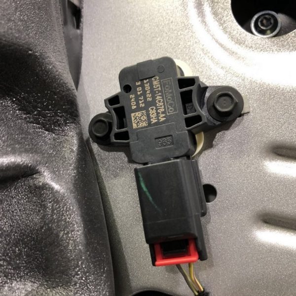 Датчик подушки безопасности передний правый Ford C-max MK2 13- CM5T-14C676-AA