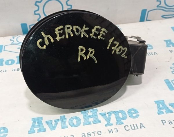 Лючок бензобака  в сборе Jeep Cherokee KL 14-черный,цвет PXR (02) 68102574AA