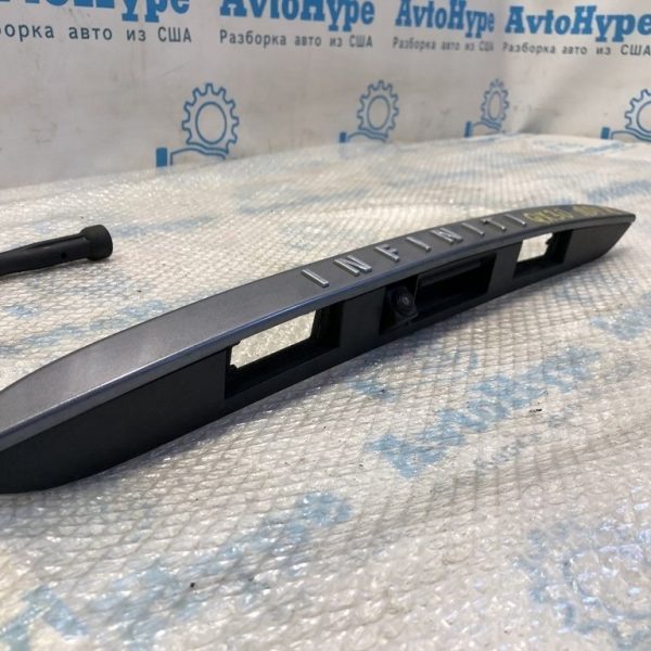 Молдинг двери багажника над номером Infiniti QX30 17- 90818-5DB5A