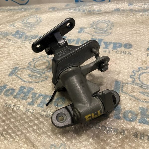 Петля двери верхняя перед лев Infiniti QX30 17- H0401-5DMMA