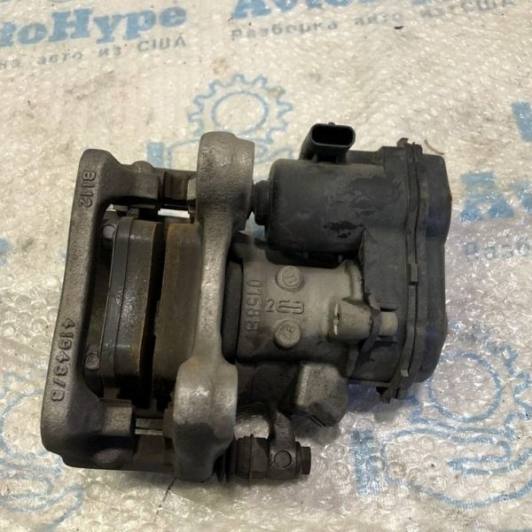 Суппорт зад прав Infiniti QX30 17- 440015DA0A