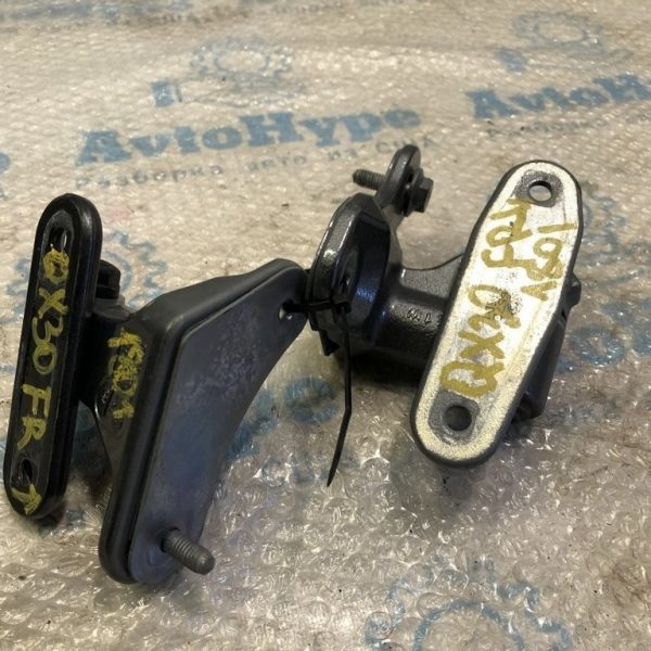 Петля двери верхняя перед прав Infiniti QX30 17- H04005DMMA