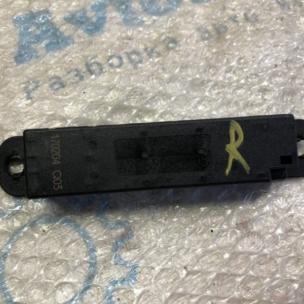 Антенна keyless Infiniti QX30 17- дверь зад прав a2059053005