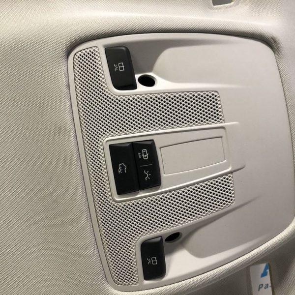 Плафон освещения перед Infiniti QX30 17- 264305DK3B