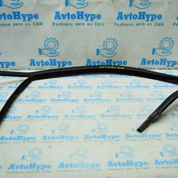 Уплотнитель стекла перед лев VW Jetta 11-18 USA большой 5C6-837-431-5AP